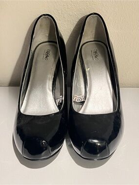 Mossimo Supply Co. Black Patent Rounded Toe Pumps